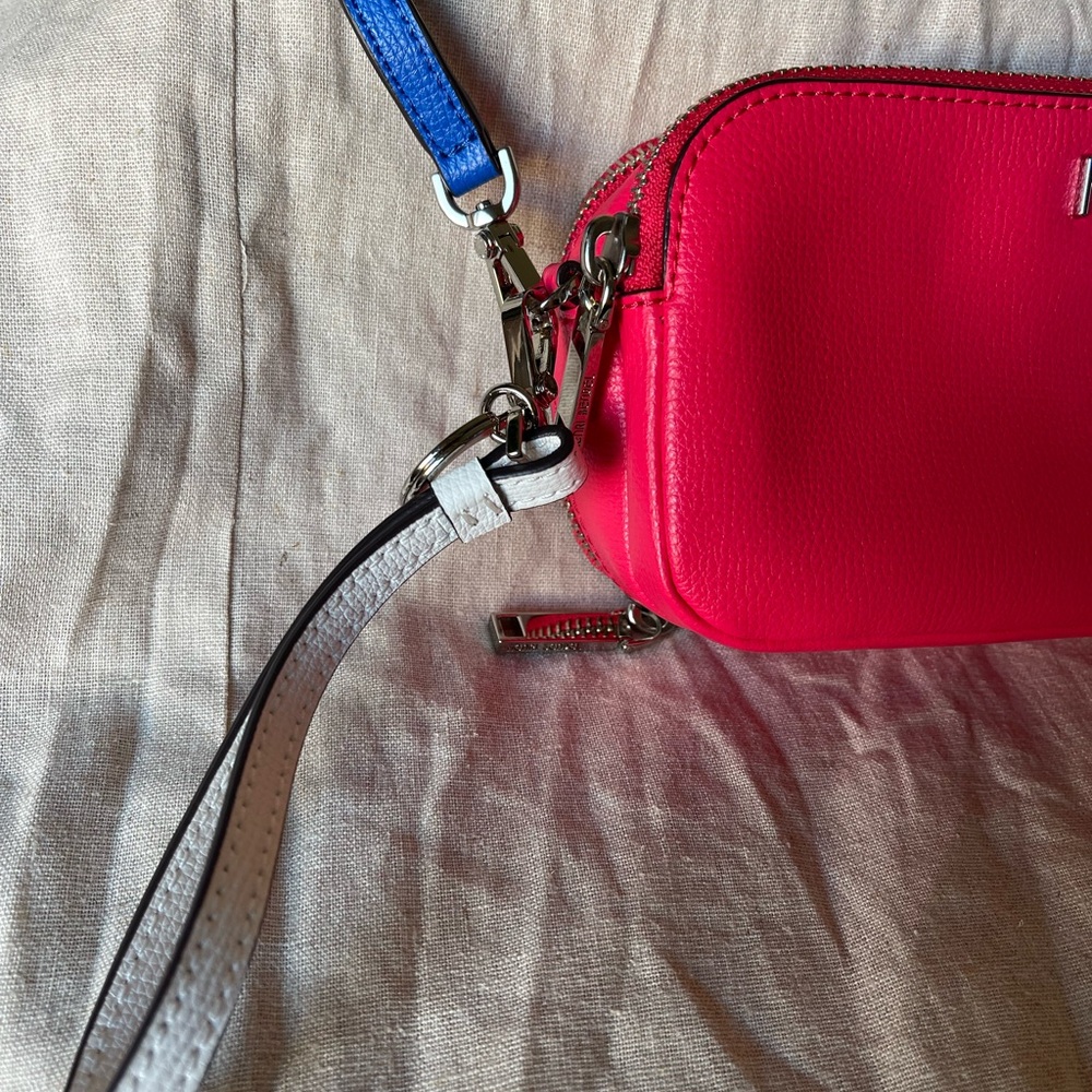 HENRI BENDEL pink crossbody/wristlet wallet bag with detachable blue strap!! - Picture 2 of 15